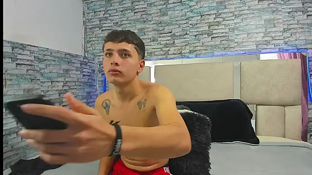 Julian wolf18 online show from November 2025 05:14:01 PM