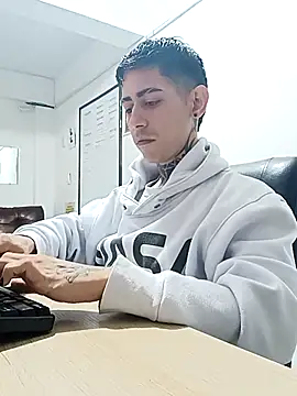 Snapshot of Kriss_Mercury chatting on October 2025 11:57:02 PM Kriss Mercury online show from October 2025 11:57:02 PM