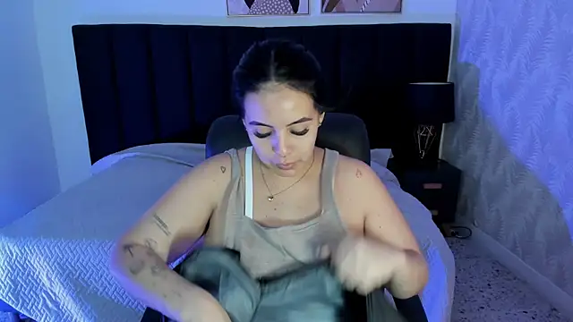 Snapshot of camiladuke7 chatting on October 2025 07:34:01 PM camiladuke7 online show from October 2025 07:34:01 PM