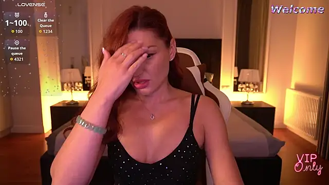 EllaGoldenn online show from July 2026 08:38:01 PM