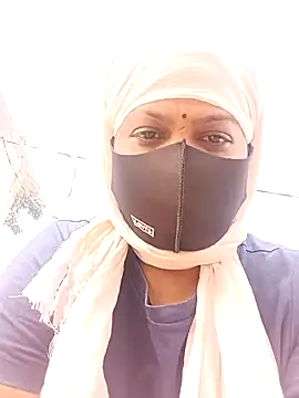 Snapshot of Mona_darling21 chatting on October 2025 05:15:01 AM Mona darling21 online show from October 2025 05:15:01 AM