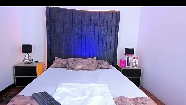 VanessaParis   online show from November 2025 09:32:01 PM