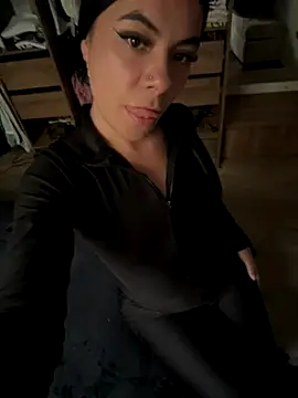 Snapshot of lindaa__ chatting on October 2025 09:13:01 PM lindaa online show from October 2025 09:13:01 PM