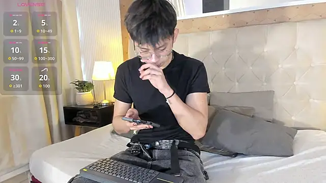 liam twiink online show from November 2025 07:45:01 PM