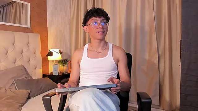 liam twiink online show from March 2026 01:03:01 AM