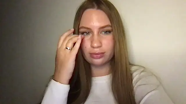 goodgirl2332 online show from September 2025 08:56:02 PM