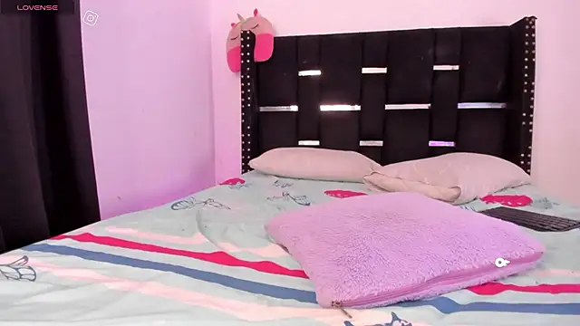 DAYANNAVELEZ online show from April 2026 02:42:01 PM