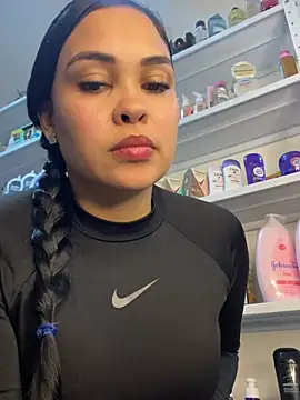 Snapshot of FOX_LATINA chatting on April 2026 12:35:02 AM FOX LATINA online show from April 2026 12:35:02 AM