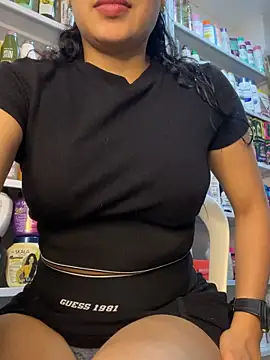 Snapshot of FOX_LATINA chatting on April 2026 09:13:01 PM FOX LATINA online show from April 2026 09:13:01 PM
