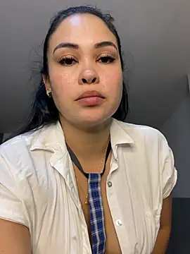 Snapshot of FOX_LATINA chatting on May 2026 04:07:02 AM FOX LATINA online show from May 2026 04:07:02 AM