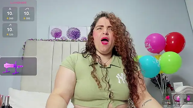 AmandaaWats online show from November 2025 11:31:02 AM