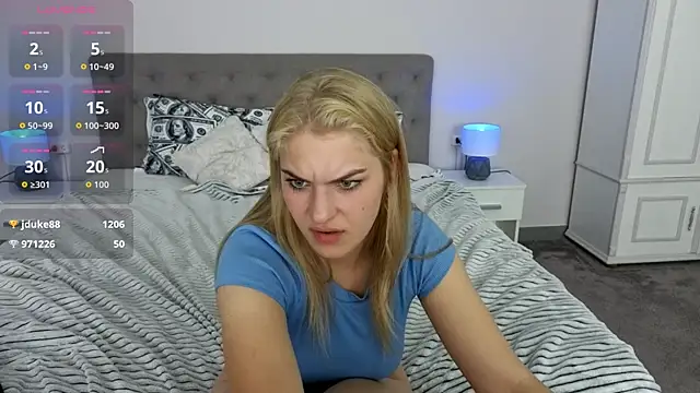 Snapshot of AlinaLiii chatting on May 2026 05:43:01 PM AlinaLiii online show from May 2026 05:43:01 PM
