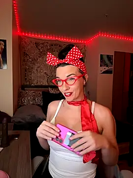 MaciiMayy online show from December 2025 12:08:01 AM