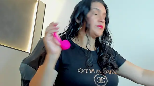 zoee zi online show from October 2025 07:03:02 PM