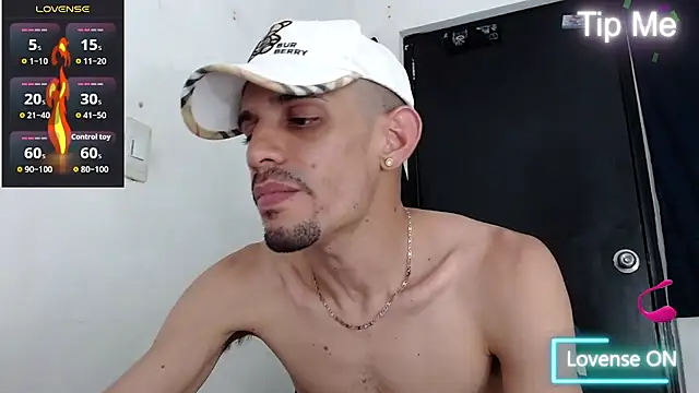 LATINO27CM online show from December 2025 08:14:02 PM