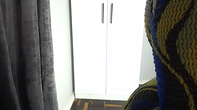 Juiceybileh online show from November 2025 01:00:01 PM