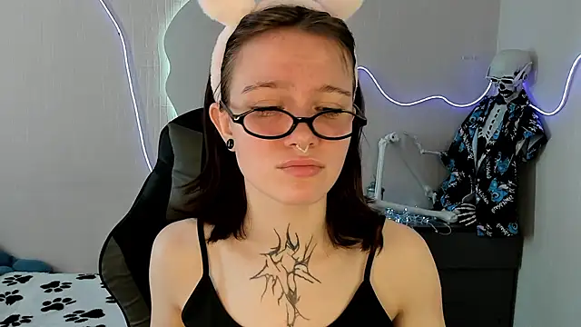 Elastikisss online show from April 2026 06:44:02 AM