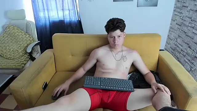 daniel leon online show from April 2026 06:49:02 PM