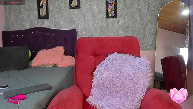 Snapshot of Lauren_smiles chatting on February 2026 07:53:01 PM Lauren smiles online show from February 2026 07:53:01 PM