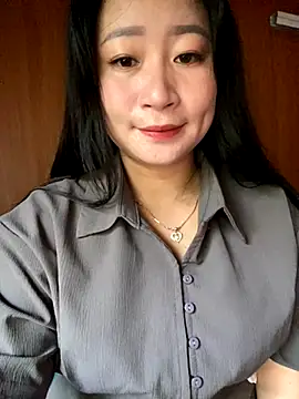 violet-00 online show from October 2025 01:06:01 AM