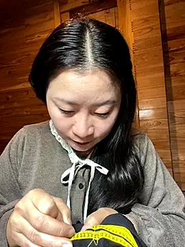 violet-00 online show from December 2025 01:11:01 AM