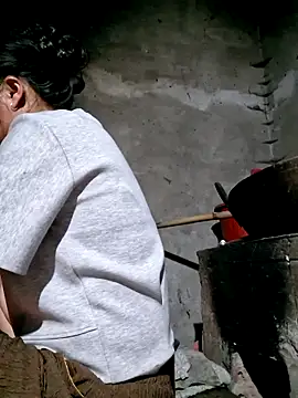 xuxulovezz online show from March 2026 12:07:01 AM