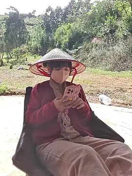 Helen-Tran online show from November 2025 02:26:01 AM