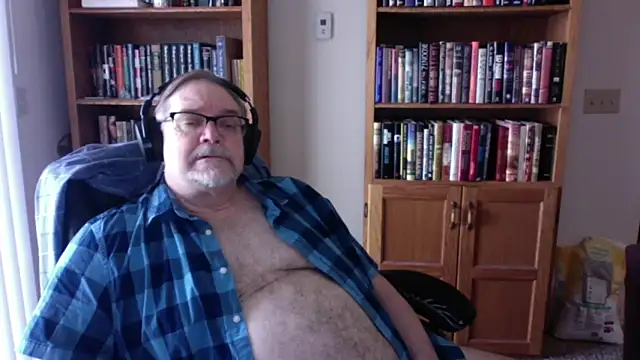 Vinyl22xh online show from April 2026 06:24:02 PM