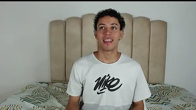 aroncooper1 online show from October 2025 05:10:01 AM