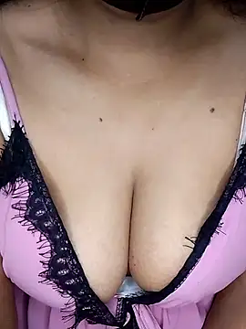 Snapshot of LylyCii96 chatting on October 2025 04:40:02 AM LylyCii96 online show from October 2025 04:40:02 AM