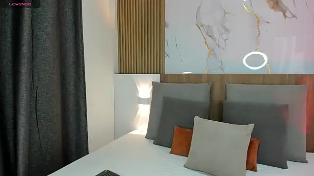 Snapshot of cristal_priincess chatting on November 2025 03:23:01 PM cristal priincess online show from November 2025 03:23:01 PM