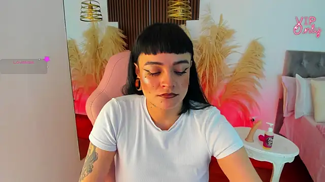 Antonela vargas online show from July 2026 12:18:02 PM