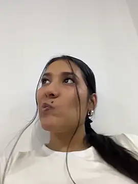 Snapshot of IsabellaJoness_ chatting on February 2026 03:35:02 PM IsabellaJoness online show from February 2026 03:35:02 PM