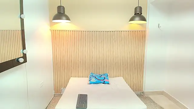 Frayhot777 online show from January 2026 08:00:01 PM