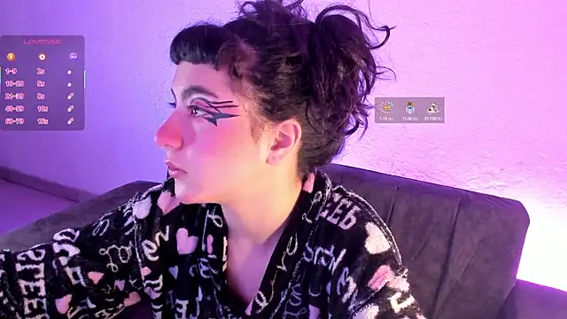 kitty  chs online show from October 2025 12:39:02 PM