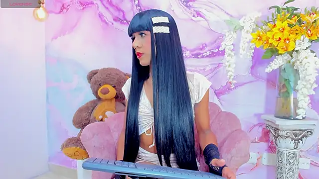 Snapshot of Bi_Loverss chatting on November 2025 07:35:02 PM Bi Loverss online show from November 2025 07:35:02 PM