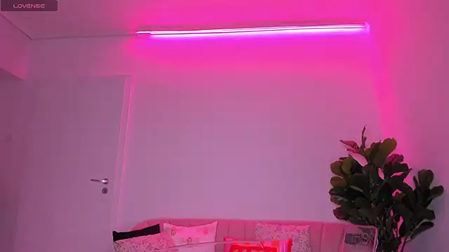 TiaBelle online show from October 2025 05:22:02 PM