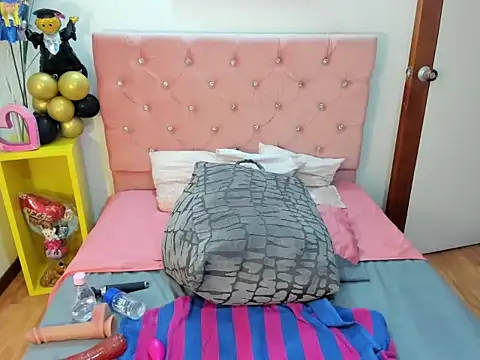 Snapshot of tinalorenz_ chatting on October 2025 02:18:01 PM tinalorenz online show from October 2025 02:18:01 PM