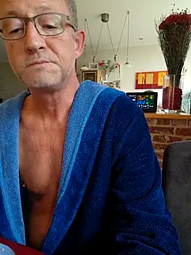 Snapshot of TommyTom76 chatting on November 2025 07:43:02 AM TommyTom76 online show from November 2025 07:43:02 AM