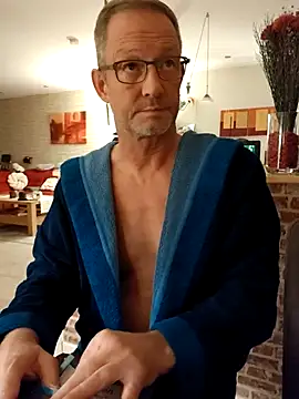 Snapshot of TommyTom76 chatting on November 2025 08:20:01 PM TommyTom76 online show from November 2025 08:20:01 PM