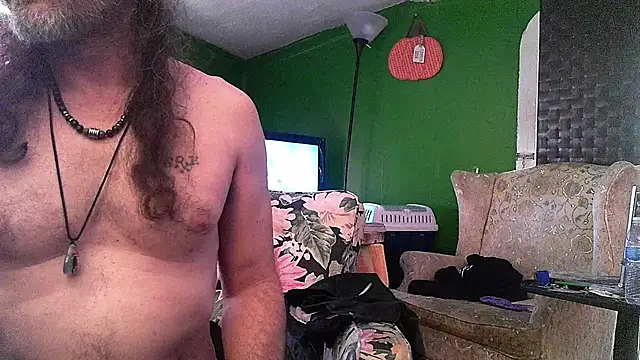 Snapshot of HippieDad333 chatting on April 2026 10:25:02 PM HippieDad333 online show from April 2026 10:25:02 PM