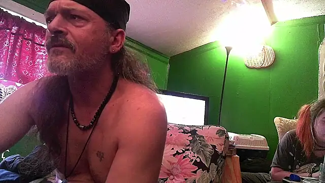 Snapshot of HippieDad333 chatting on April 2026 08:25:02 PM HippieDad333 online show from April 2026 08:25:02 PM
