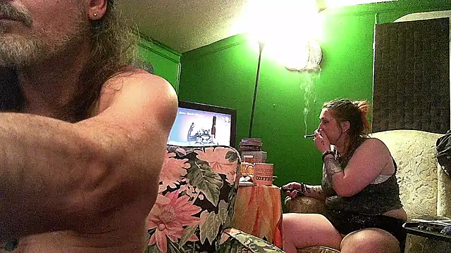 Snapshot of HippieDad333 chatting on April 2026 06:53:02 AM HippieDad333 online show from April 2026 06:53:02 AM