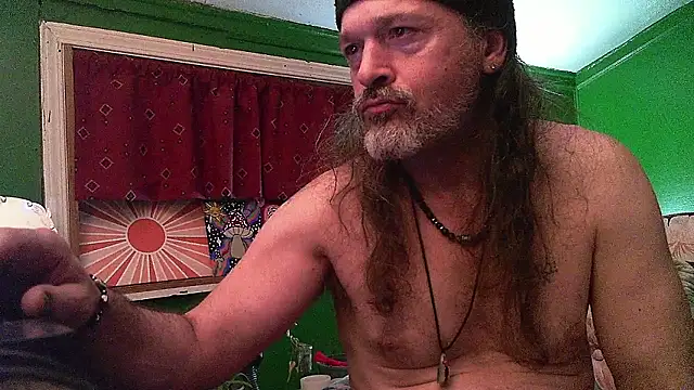 Snapshot of HippieDad333 chatting on April 2026 01:41:02 AM HippieDad333 online show from April 2026 01:41:02 AM