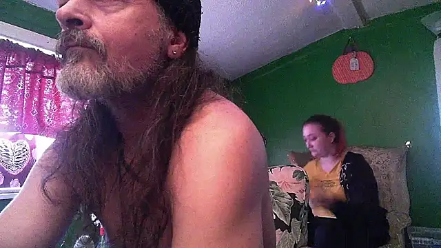 Snapshot of HippieDad333 chatting on April 2026 01:20:01 PM HippieDad333 online show from April 2026 01:20:01 PM