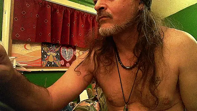 Snapshot of HippieDad333 chatting on May 2026 09:05:02 AM HippieDad333 online show from May 2026 09:05:02 AM
