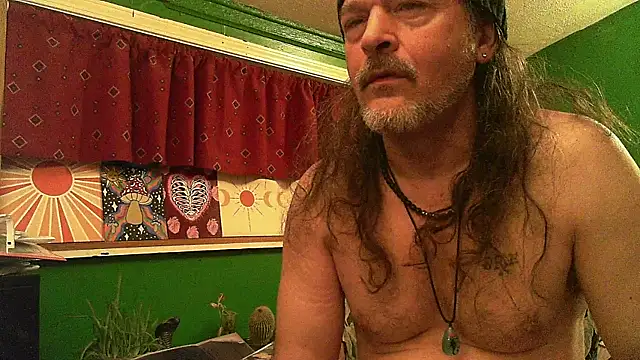 Snapshot of HippieDad333 chatting on May 2026 09:03:01 AM HippieDad333 online show from May 2026 09:03:01 AM