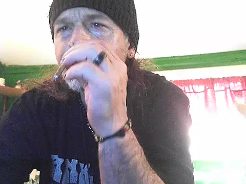 Snapshot of HippieDad333 chatting on May 2026 06:27:01 PM HippieDad333 online show from May 2026 06:27:01 PM