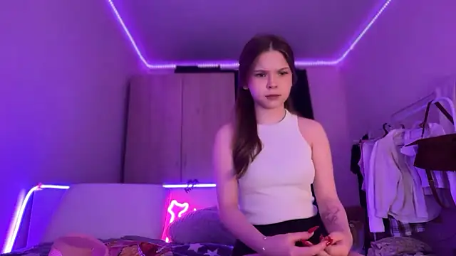 Snapshot of CandysRose chatting on October 2025 06:12:01 PM CandysRose online show from October 2025 06:12:01 PM