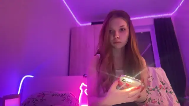 Snapshot of CandysRose chatting on November 2025 06:52:02 PM CandysRose online show from November 2025 06:52:02 PM